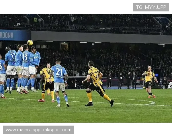 意甲榜首大战踢出极限对攻，燃爆足球激情的巅峰对决